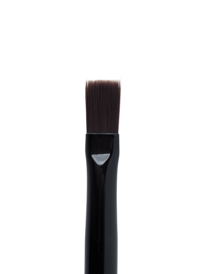 E18 Flat Lip Brush (Art Brush Inspired)