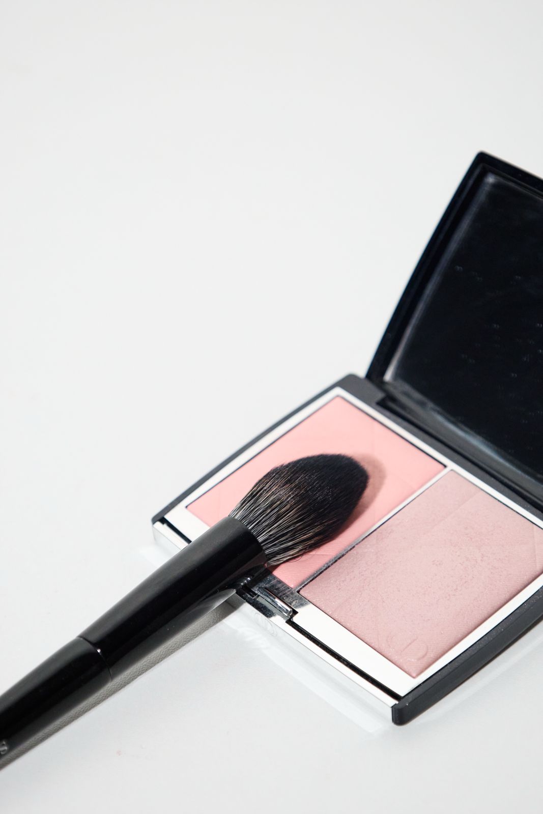 SB04 Undereye Setting Makeup Brush (Sold out individually, still available in the full Multi-Tasker Set)