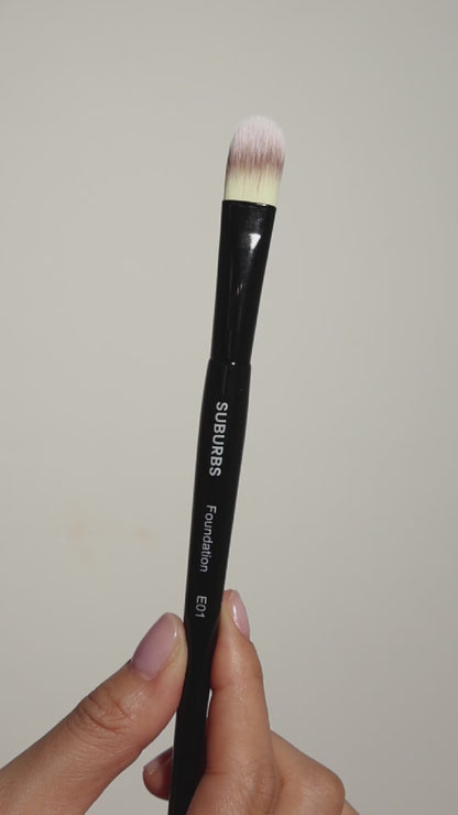 E01 Precise Flat Foundation Brush