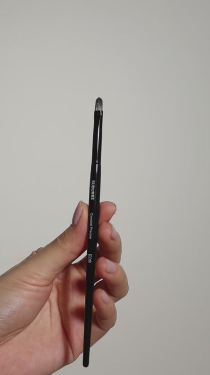 E08 Precise Flat Concealer Brush